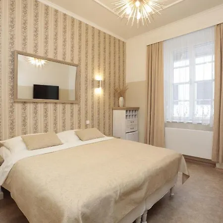Aparthotel Wellness Ametyst 4*